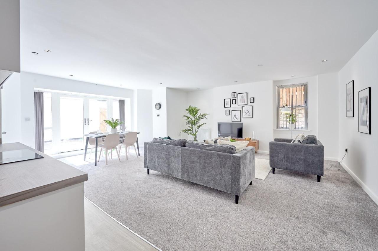 Modern 2 Bedroom Apartment In Preston Preston  Bagian luar foto