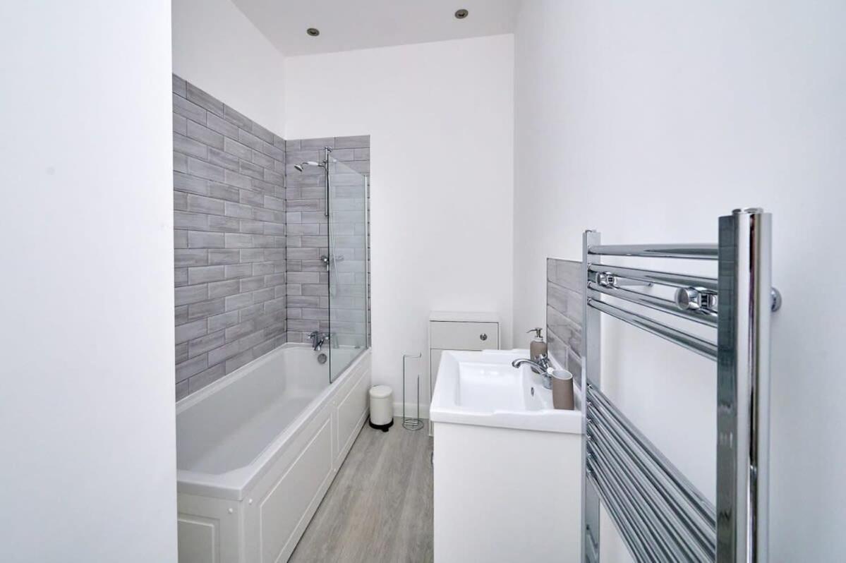 Modern 2 Bedroom Apartment In Preston Preston  Bagian luar foto