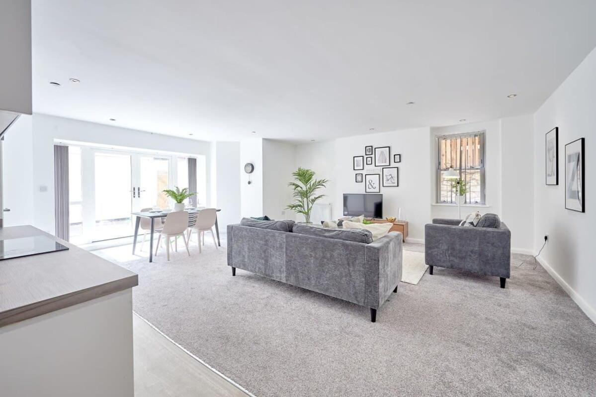 Modern 2 Bedroom Apartment In Preston Preston  Bagian luar foto